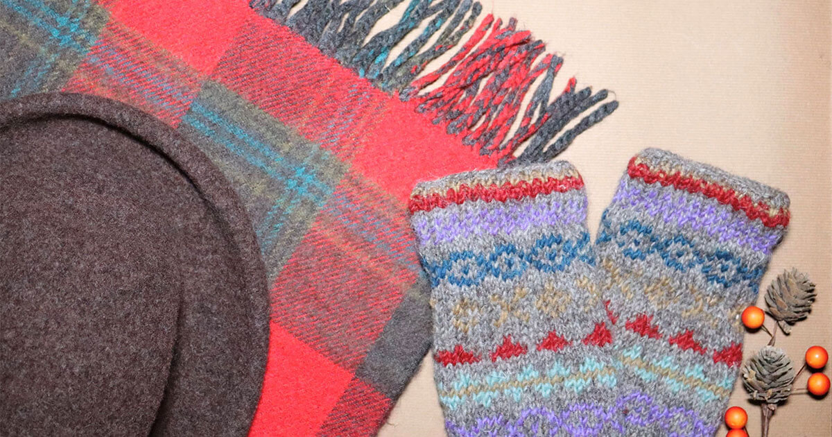 冬素材の帽子とアームウォーマーとマフラー