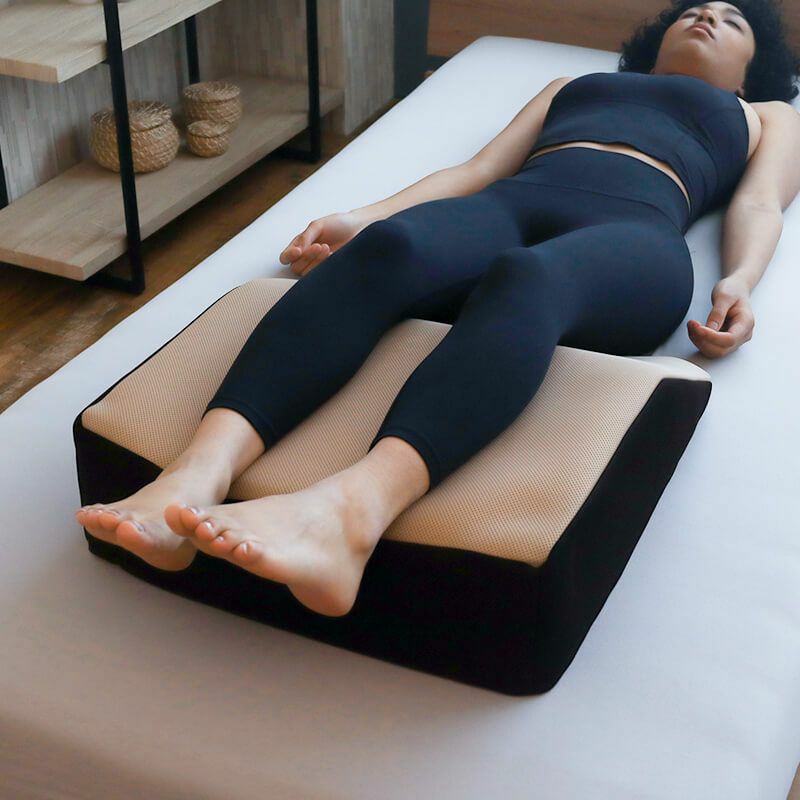 脚のむくみには大きめ足枕